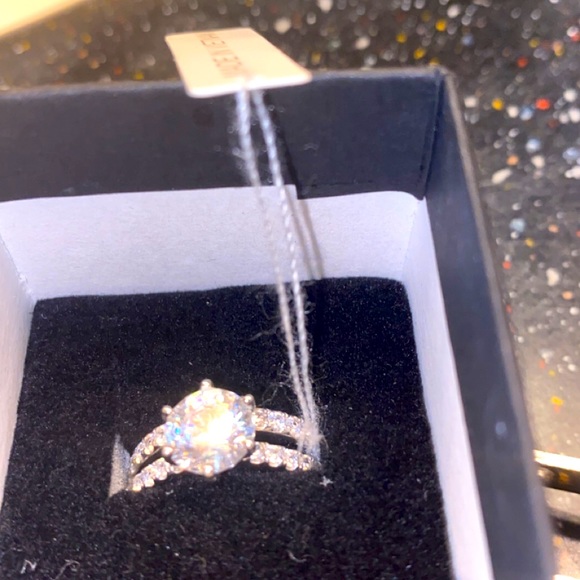 Ring - Picture 3 of 4